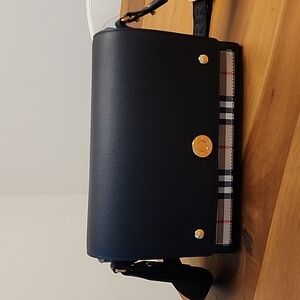 Burberry note bag